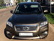 В России нашли "новый" Toyota RAV4, забытый на 10 лет в гараже