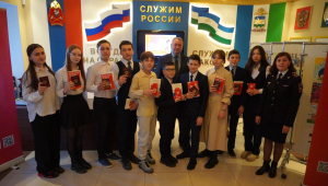 Управлением по вопросам миграции МВД по Республике Башкортостан вручены первые паспорта уфимским школьникам