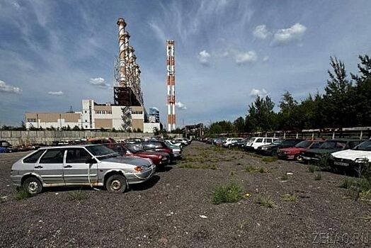 В ЗелАО на площадке брошенного транспорта скопилось примерно 130 машин