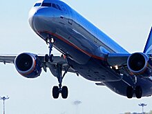Ан-26 аварийно сел в Хабаровске из-за треснувшего стекла