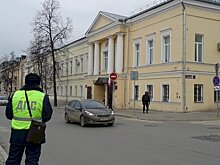 В Казани во время ДТП кусок забора отлетел в припаркованный автомобиль