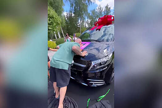 Оксана Самойлова подарила Джигану Mercedes на день рождения