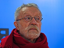 Легендарный фотограф Юрий Рост представил на ярмарке non/fictioNвесна книгу "Третьим будешь. Разговоры в конюшне"