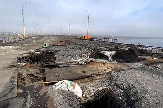 Военкор Коц показал Антоновский мост в Херсонщине после 150 попаданий из HIMARS