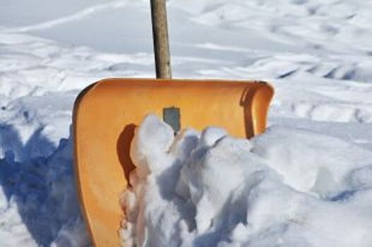 В Сургуте начали бороться со снегом в честь 75-й годовщины Победы