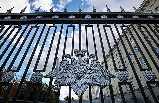 «Никто не мог дотянуться до этих денег». Как бизнесу получить долги с Минобороны?