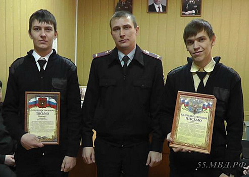 Полицейские поблагодарили курсантов Омского командного речного училища за задержание подозреваемого в разбойном нападении