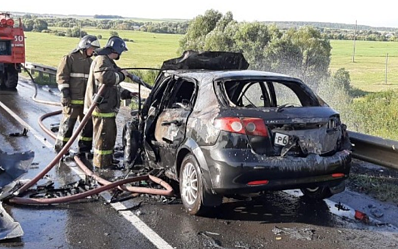 В Михайловском районе Chevrolet сгорел после столкновения с Toyota