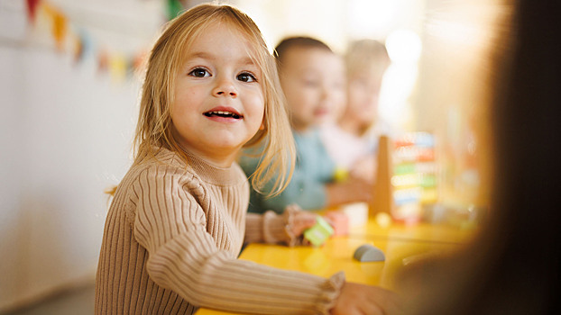 Подарки в детдом — не помощь. Вот что работает