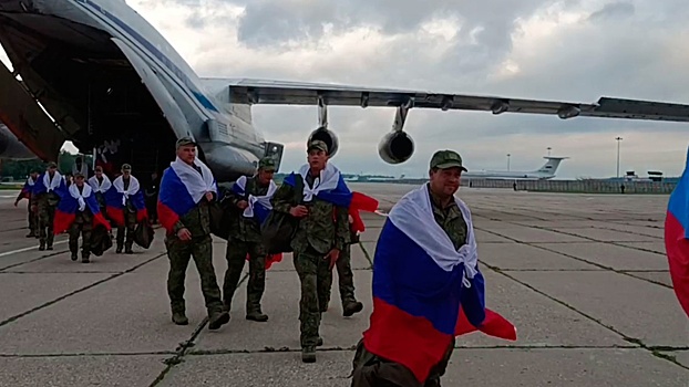 Самолет с вернувшимися российскими бойцами приземлился в Подмосковье