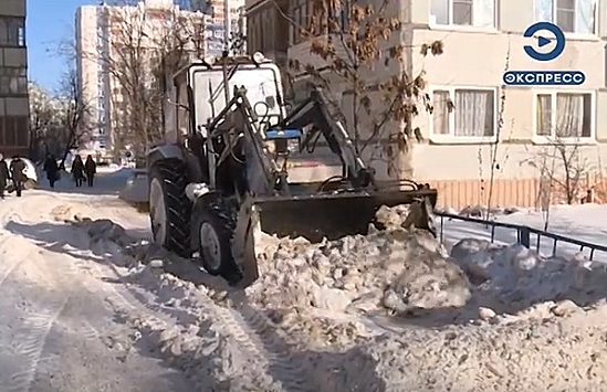 В Пензе безответственные автовладельцы мешают уборке снега