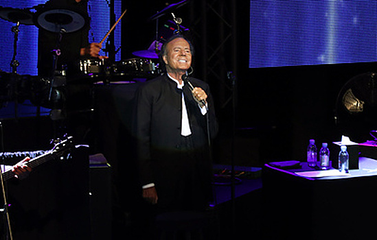 Хулио Иглесиас выступил в Москве в рамках своего юбилейного турне