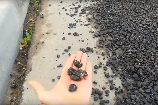 «Где дороги?»: асфальт забыли склеить