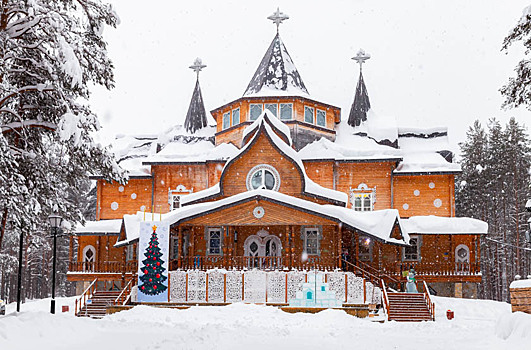 Куда поехать на новогодние каникулы: 5 сказочных мест в России, где стоит побывать именно зимой