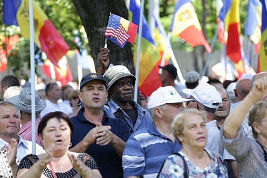 В Кишиневе проходит митинг против изменения избирательной системы Молдавии