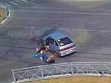 Женщина вылетела из машины на дорогу при ДТП в Волжском