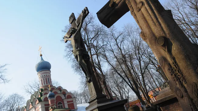 Открытая могила с 12 телами возле села в ЛНР попала на видео