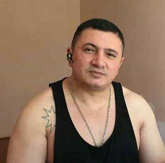 Пользуясь привилегиями и покровительством очень влиятельного вора в законе Аслана Усояна, известного как Дед Хасан, Лоту Гули из тюрьмы руководил преступными группами, которые стали собирать «дань» с азербайджанских коммерсантов по всей России. 