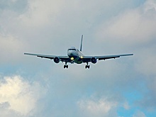 Пассажирский Boeing совершил экстренную посадку в Сургуте