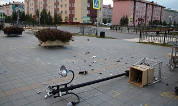 Прокатился с ветерком и скрылся. В Салехарде правоохранители ищут ночного лихача