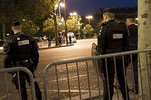 Во Франции эвакуировали ТЦ из-за скороварки