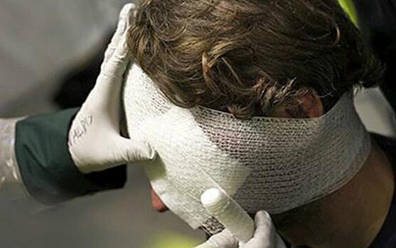 Курянка попала в ДТП с железными воротами