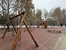 В новосибирском сквере Сибиряков-Гвардейцев установили новый детский городок
