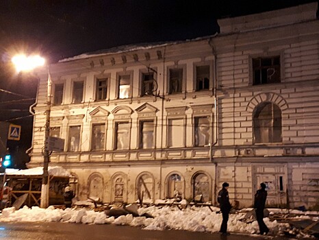 Суд в Твери отправил под домашний арест чиновника из-за обрушения навеса у фасада здания