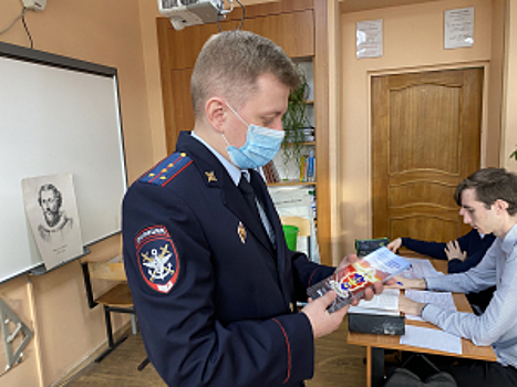 В городе Лабытнанги ЯНАО сотрудники полиции провели профилактическую беседу со школьниками в рамках акции «С ненавистью и ксенофобией нам не по пути!»