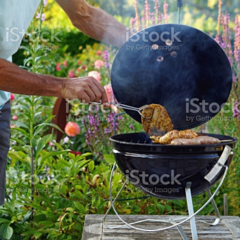 Щетка для чистки гриля, стартер для розжига углей и еще 8 незаменимых товаров для любителей шашлычка