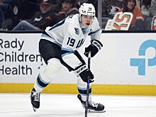 Гол Бута и ассист Сергачёва помогли «Юте» обыграть дома «Оттаву», у Зуба передача