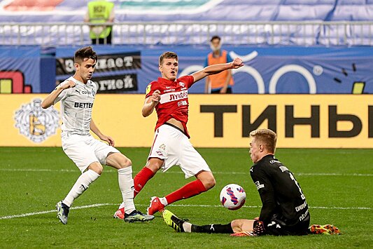 Соболев забил спасавшему Ломаеву, 16-летний Пиняев едва не перевернул игру. Оценки за матч «Крылья Советов» – «Спартак»