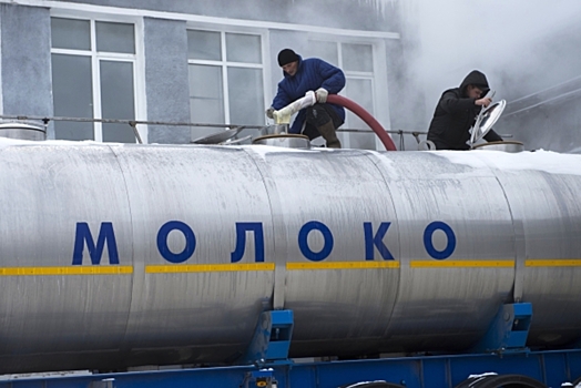 «К бидонам не вернемся»: Молочная отрасль рассчитывает на «российский TetraPak»