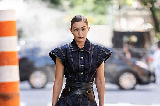 Супермодель Джиджи Хадид снялась в мини-комбинезоне