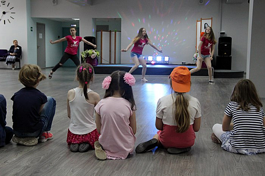 Ясеневские школьники познакомились с элементами современных танцев
