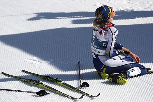 Шведская лыжница Фрида Карлссон упала в обморок, но всё равно выиграла «Тур де Ски»