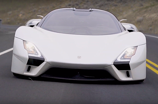 Видео: 1750-сильный гиперкар-ящер SSC Tuatara в движении