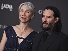 60-летний актер Киану Ривз впервые за долгое время вышел в свет с возлюбленной