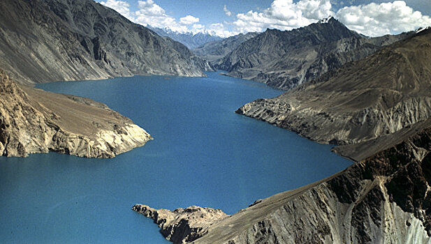 Таджикистан решил продать озеро