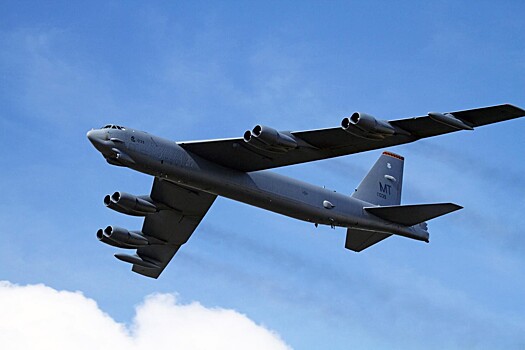 «Выжить будет сложно»: американские B-52 летают с боекомплектом вблизи Приморья
