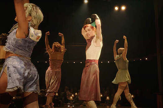 Пьяные гости едва не сорвали новую постановку "Кабаре" на Бродвее