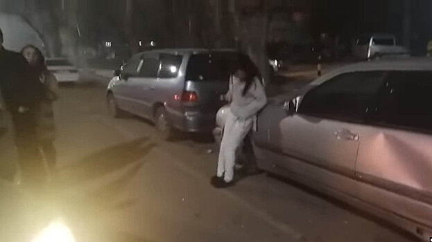 В Кыргызстане пьяная девушка, попавшая в ДТП, не устояла на ногах