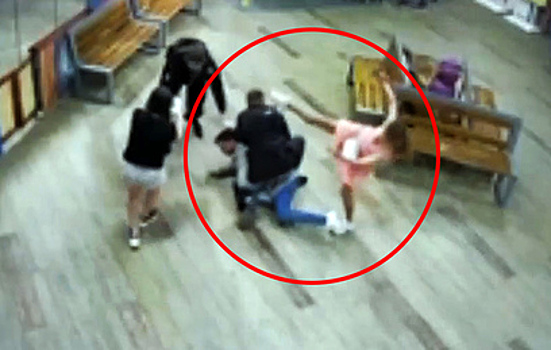 История с нападением на сотрудников полиции в московском ТЦ получила продолжение