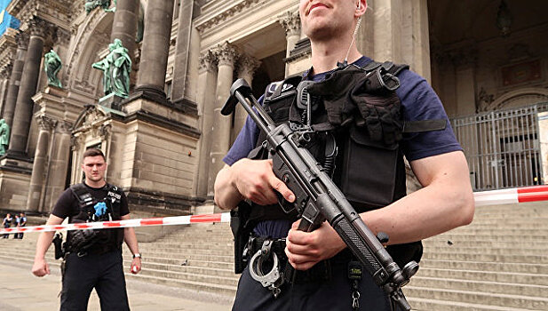 Полицейский открыл стрельбу в берлинском соборе