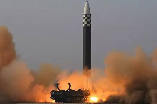 Северная Корея запустила баллистическую ракету в сторону Японии