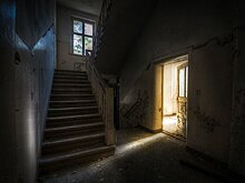 Незнакомцы заселились в купленный парой дом и отказались съезжать