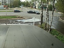 В Твери момент аварии на перекрестке попал на камеру видеонаблюдения