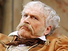 Названа валюта, которая может свергнуть доллар