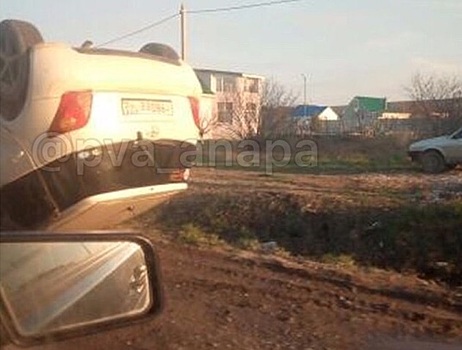 Под Анапой «Тойота» перевернулась на крышу