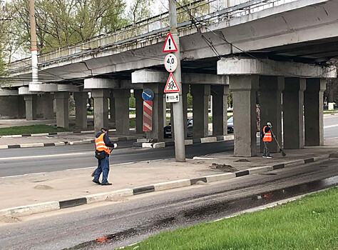 Прибордюрные полосы очищают на шести улицах Сормовского района